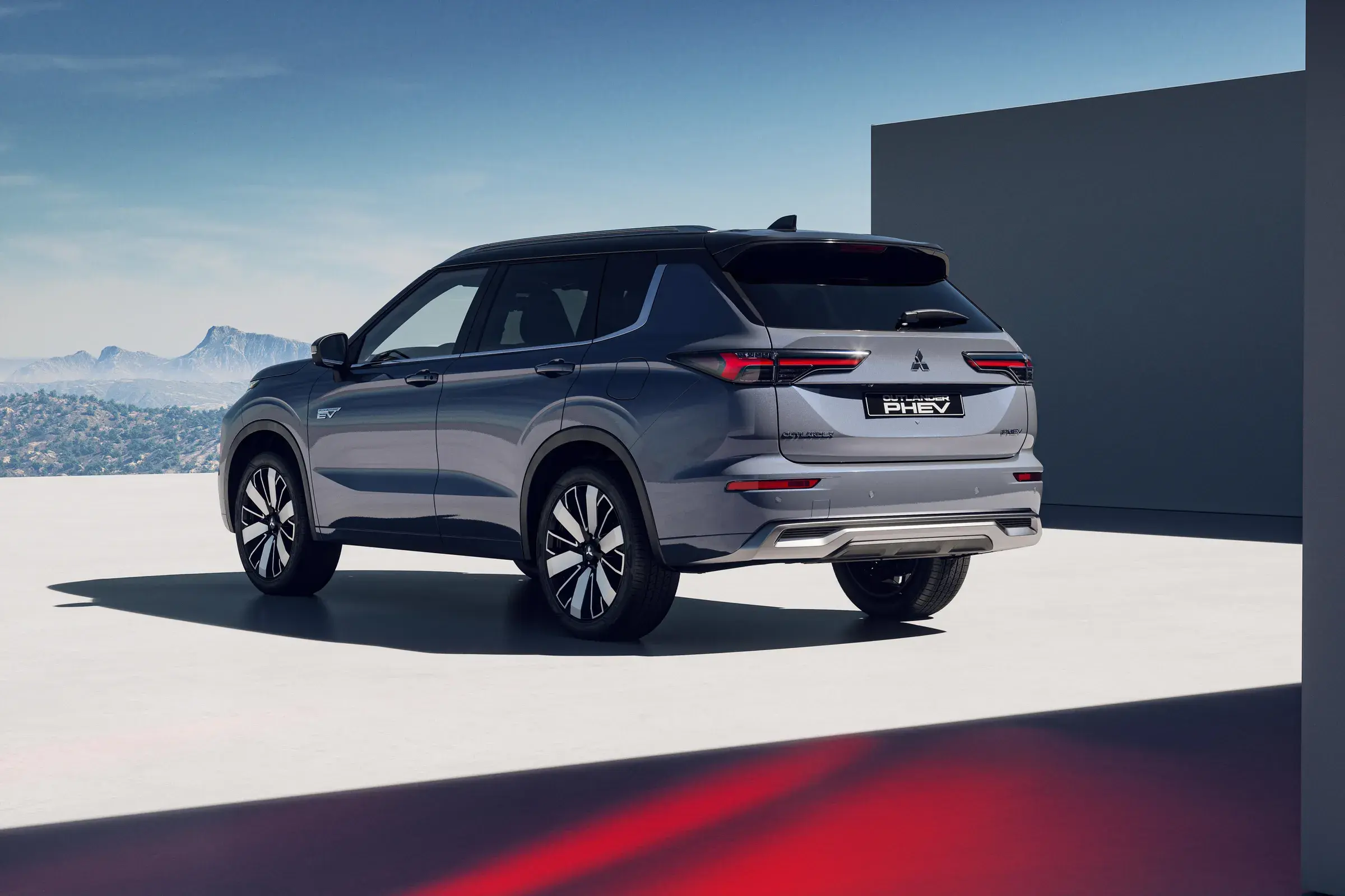 25MY_OutlanderPHEV_Instyle_Hero_rear_proxy_Mitsubishi_opt Tryby jazdy Eclipse Cross PHEV